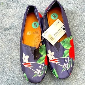 NWT! Team Beans New England Patriots Shoes. Tags state Large/Size 8